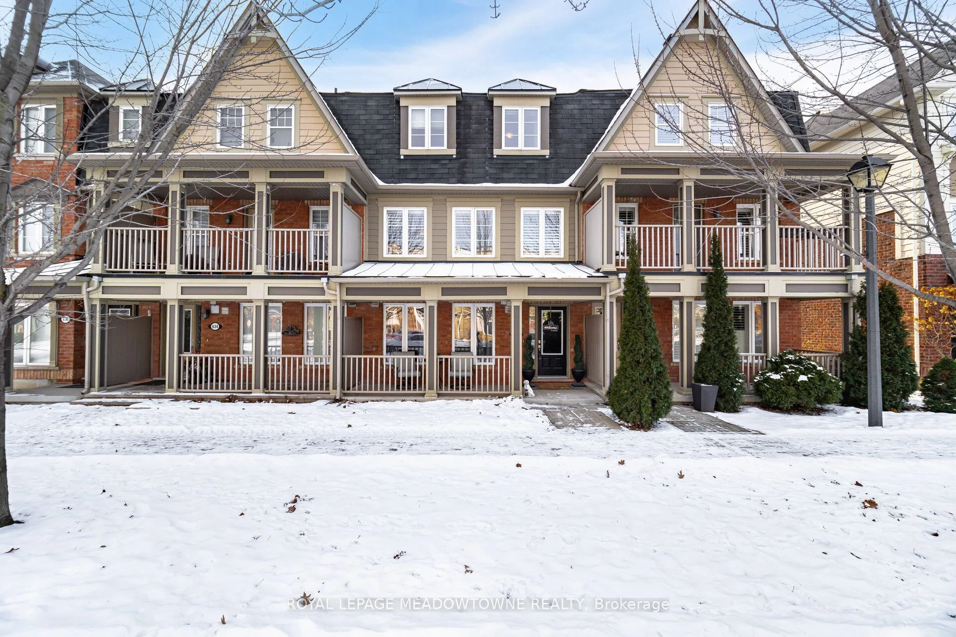 Att/Row/Townhouse in Milton