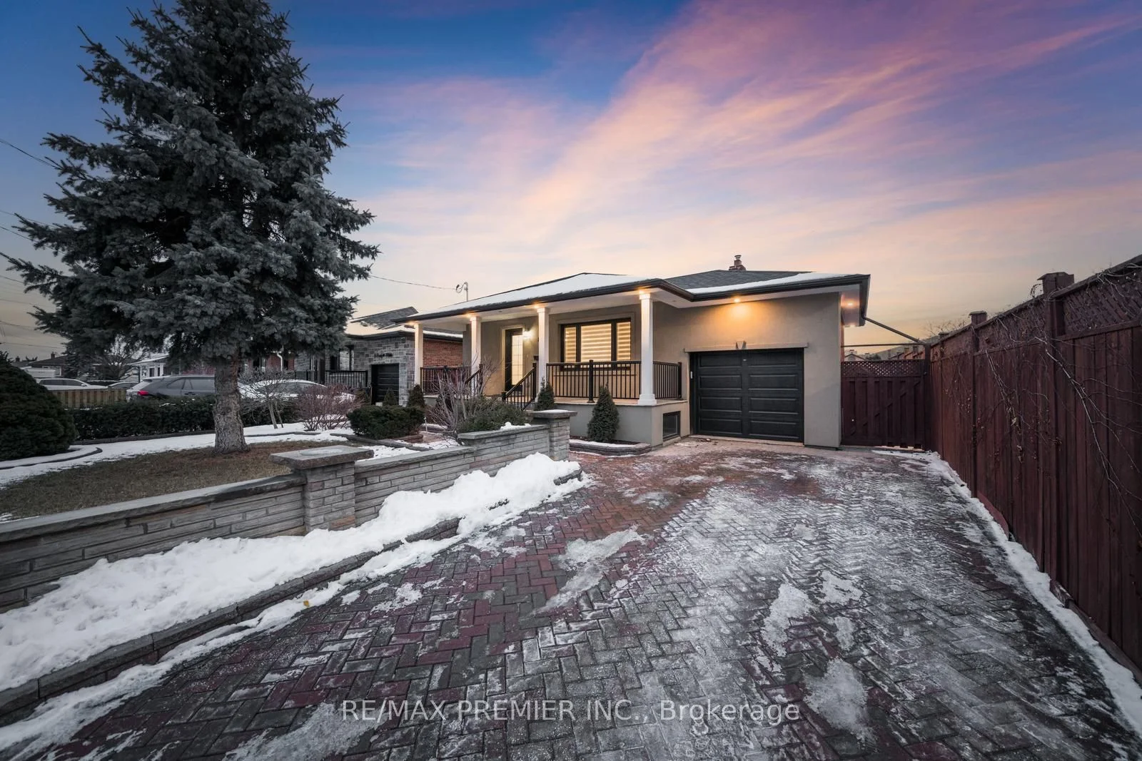 10 Frankfort Avenue, Toronto W04, On M6l 2y2