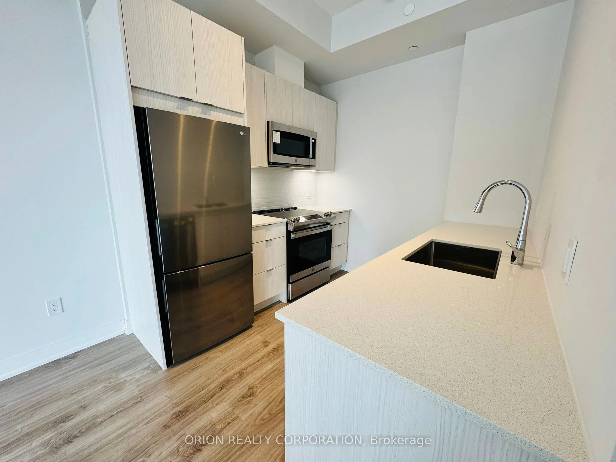 4130 Parkside Village Drive 316, Mississauga, On L5b 3m8