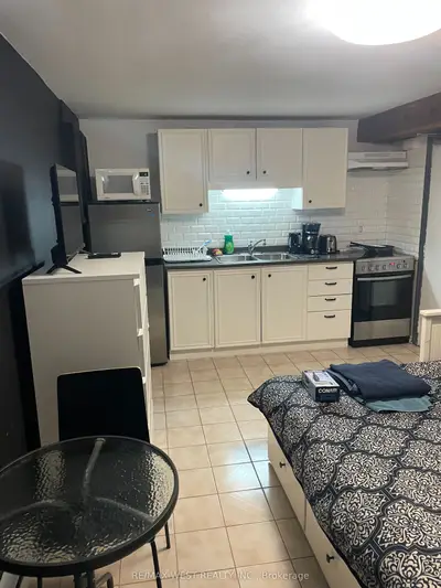 34 Penhurst Avenue Bach, Toronto W07, On M8y 3a8