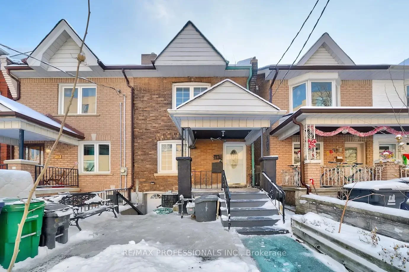 Att/Row/Townhouse in Toronto