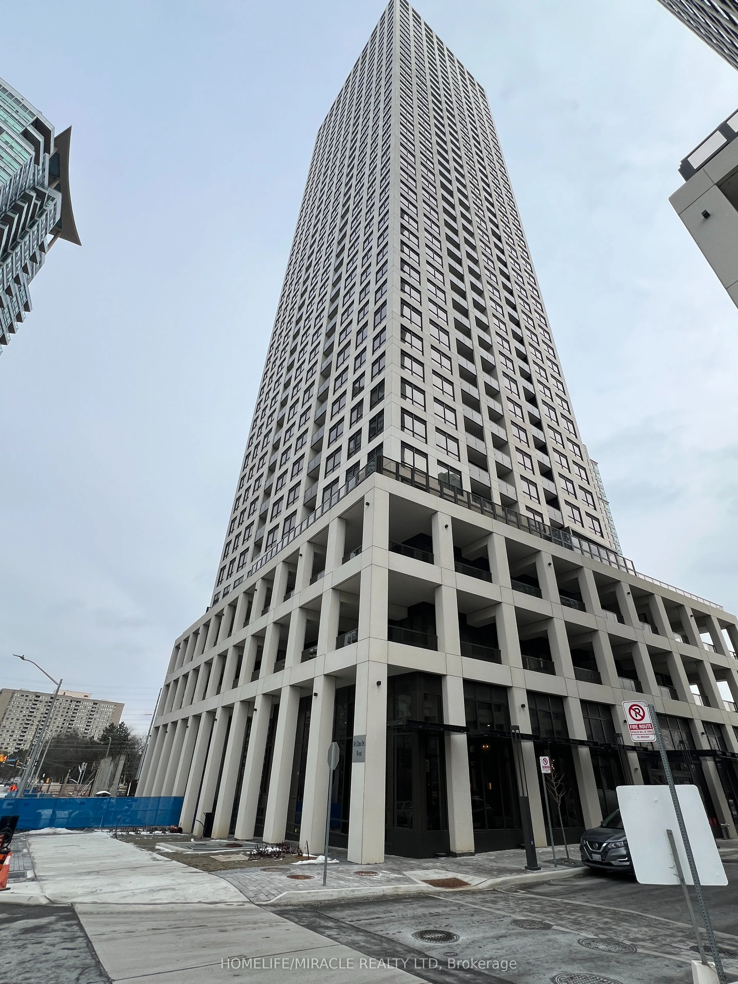 30 Elm Drive W 3105, Mississauga, On L5b 0n6