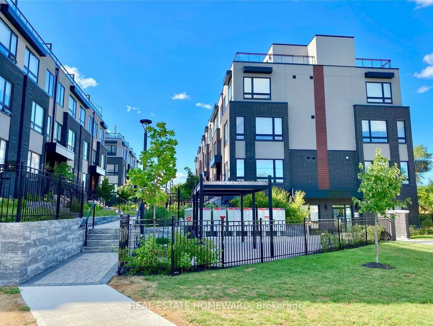 1100 Briar Hill Avenue 208, Toronto W04, On M6b 1m7
