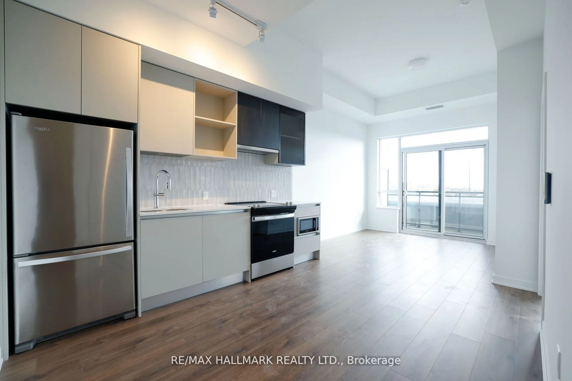 395 Dundas Street 215, Oakville, On L6m 4m2