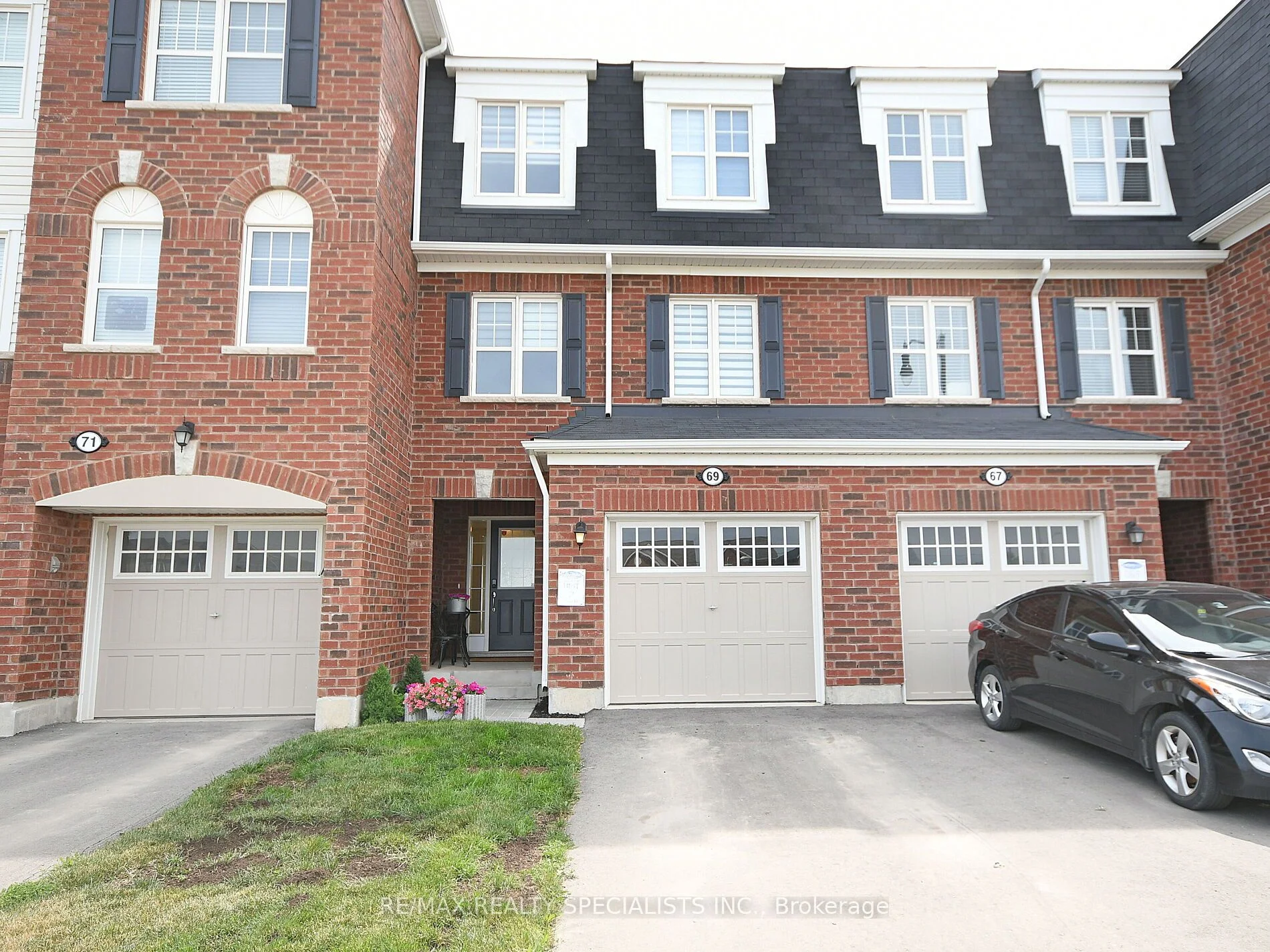Att/Row/Townhouse in Brampton