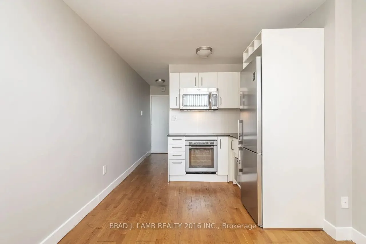 730 St Clarens Avenue E 515, Toronto W02, On M6h 4e8