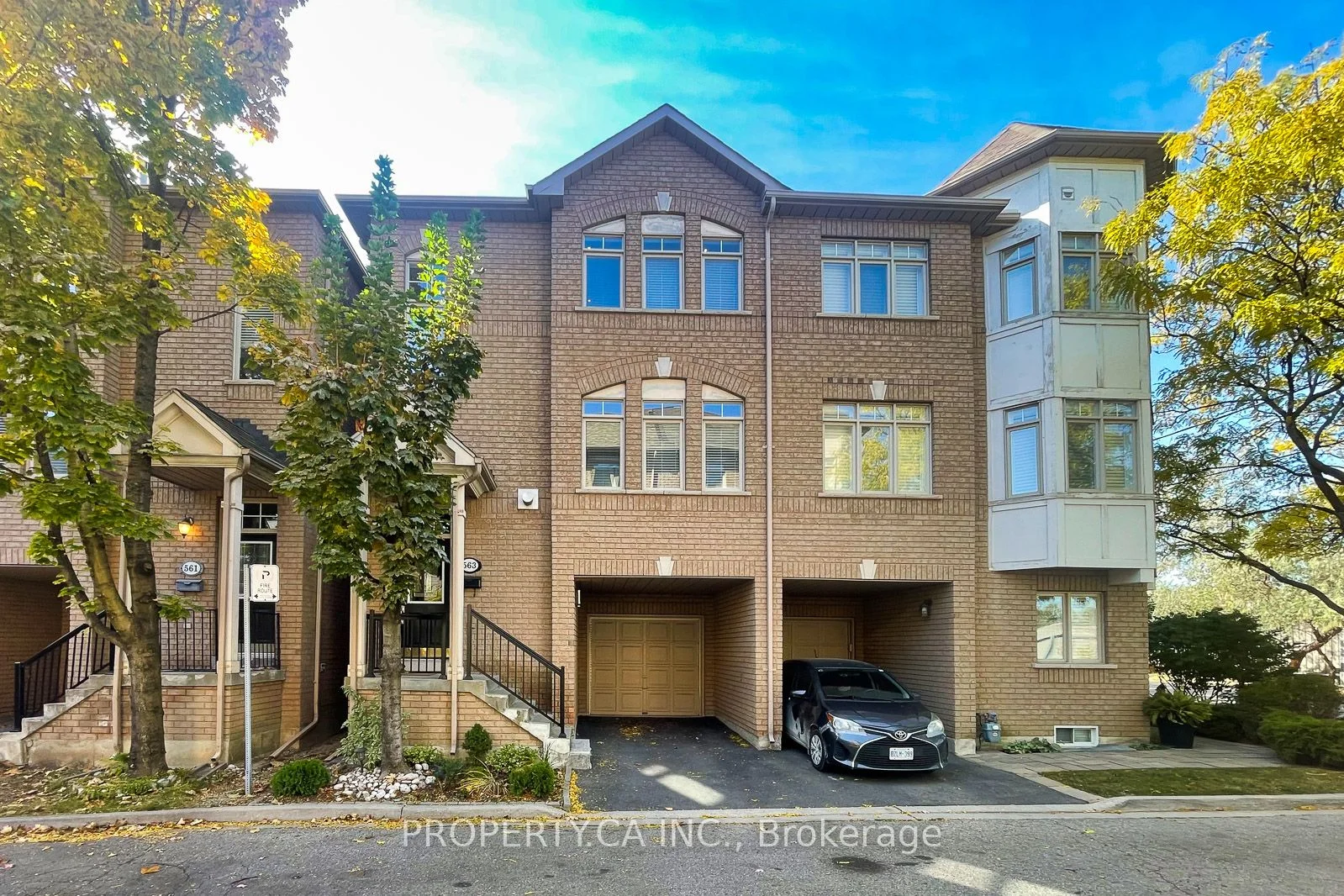 563 Oxford Street, Toronto W06, On M8y 4h2