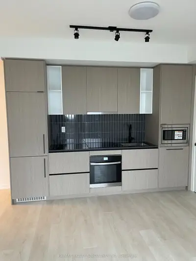 1285 Dupont Street 2401, Toronto W02, On M6h 0e3