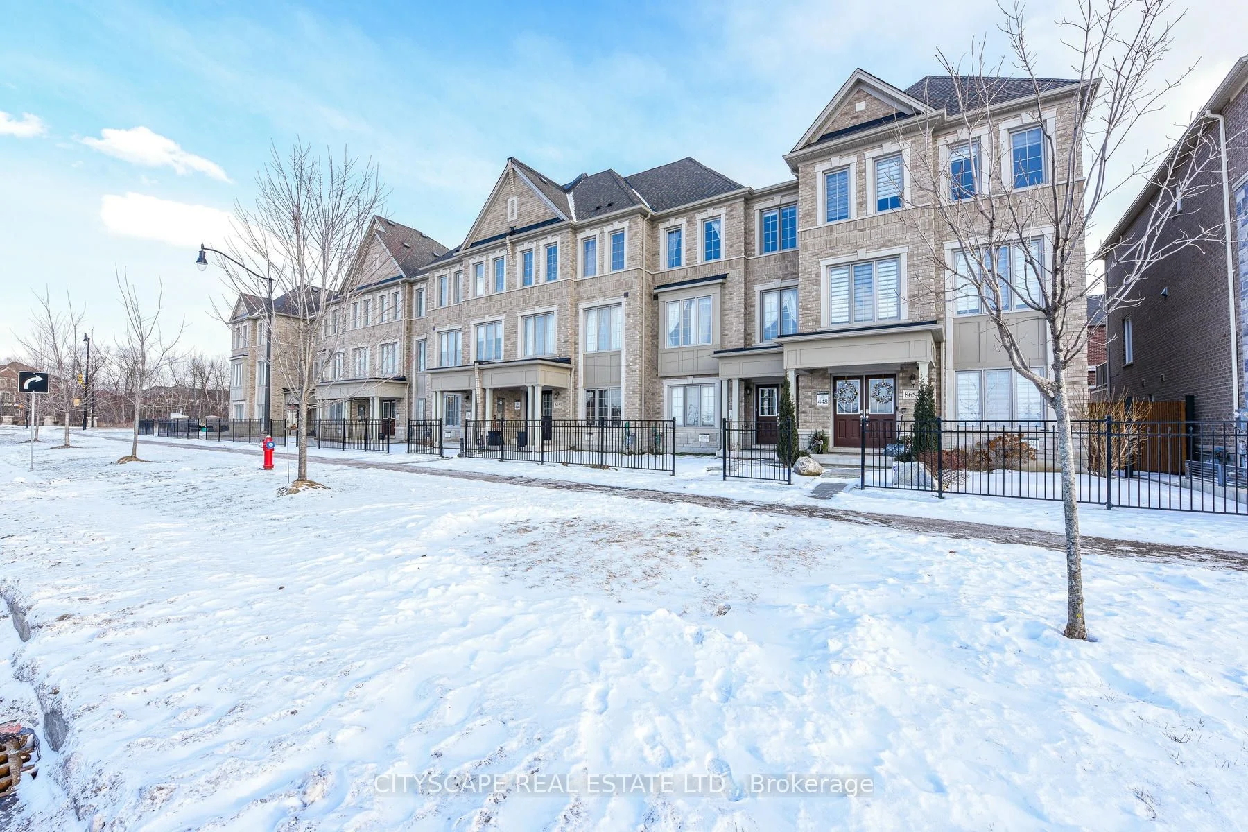 Att/Row/Townhouse in Brampton