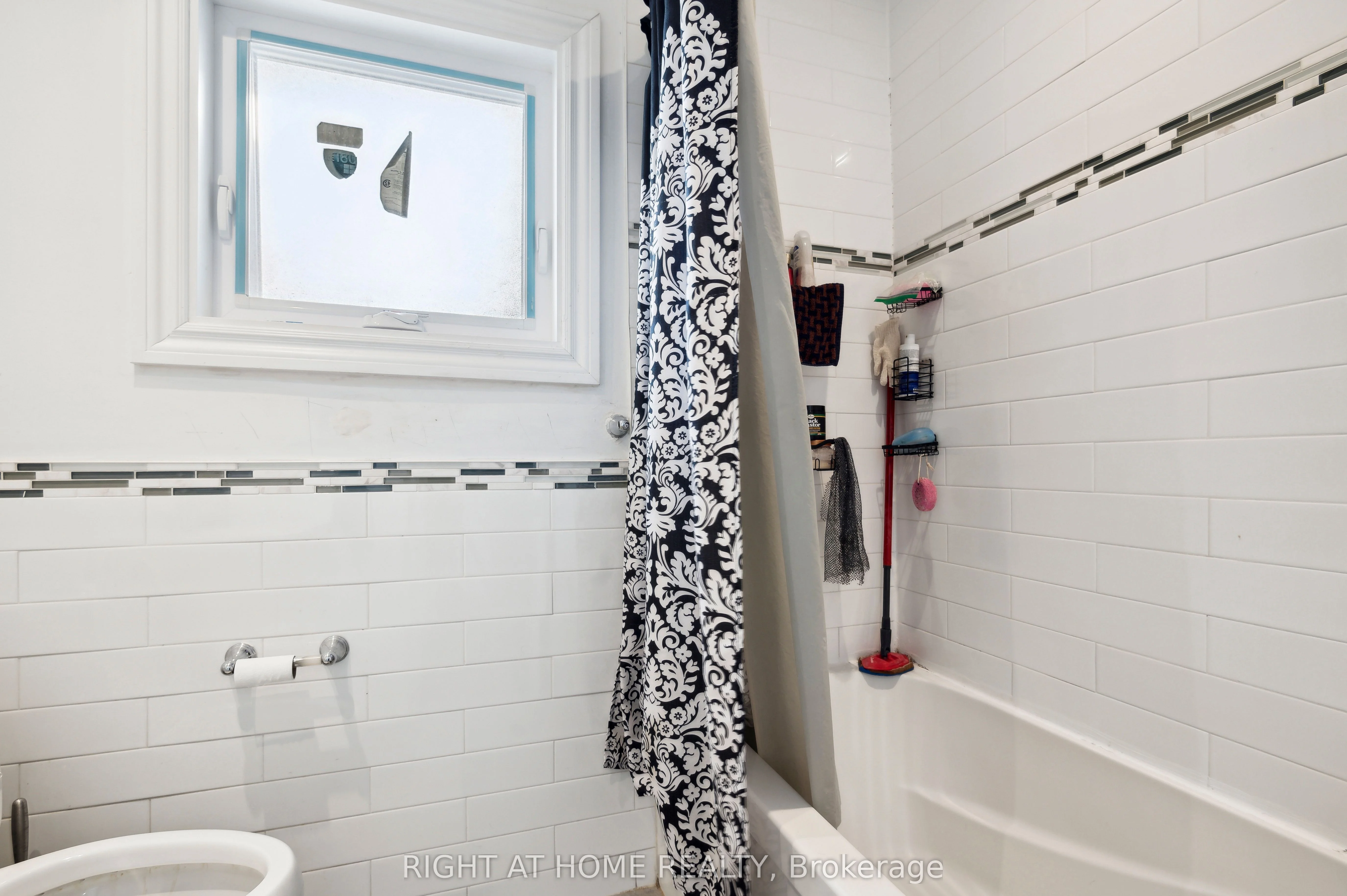 22 Lynmont Road, Toronto W10, ON M9V 3W8