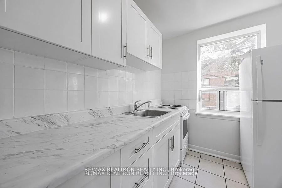 4 Hill Heights Road 108, Toronto W07, ON M1M 3T6