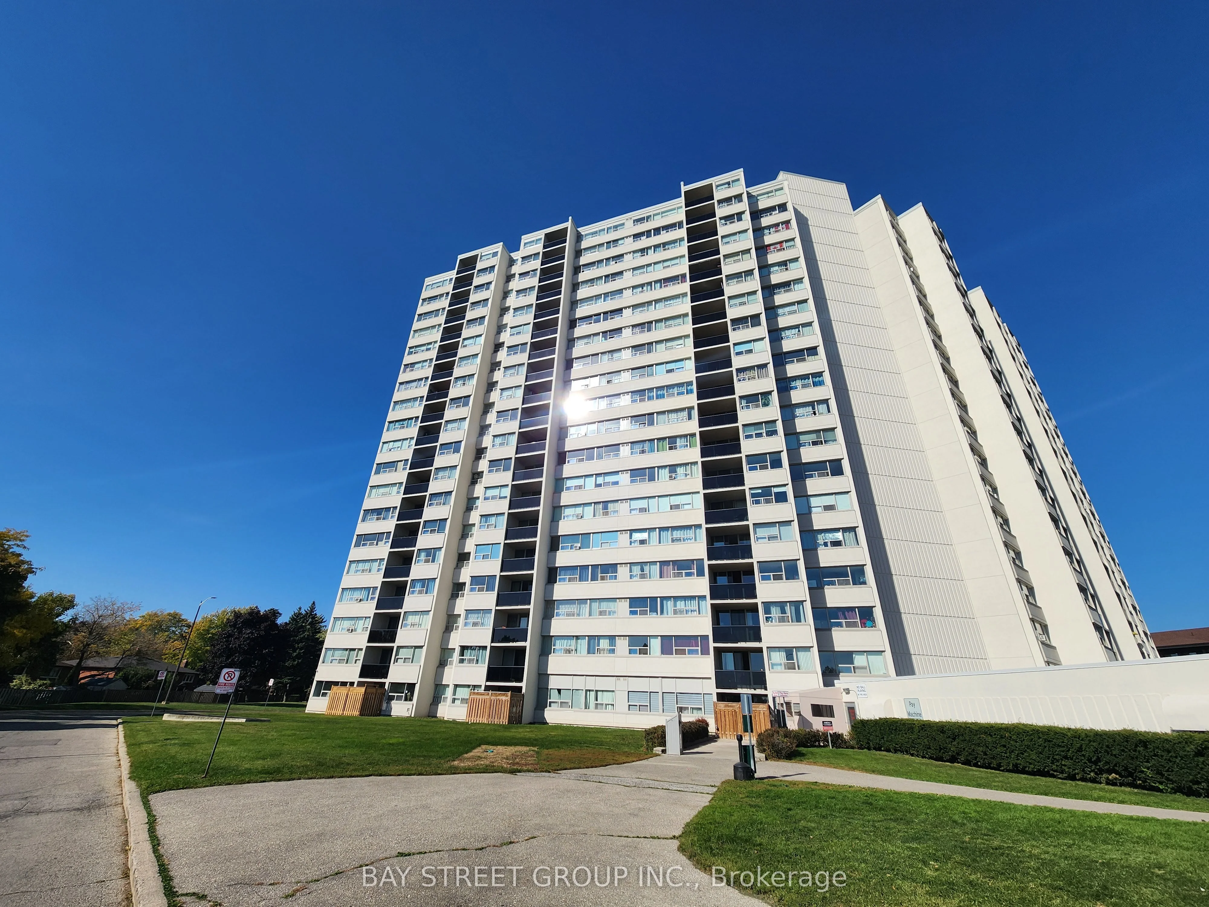 530 Lolita Gardens 1806, Mississauga, On L5a 3t2