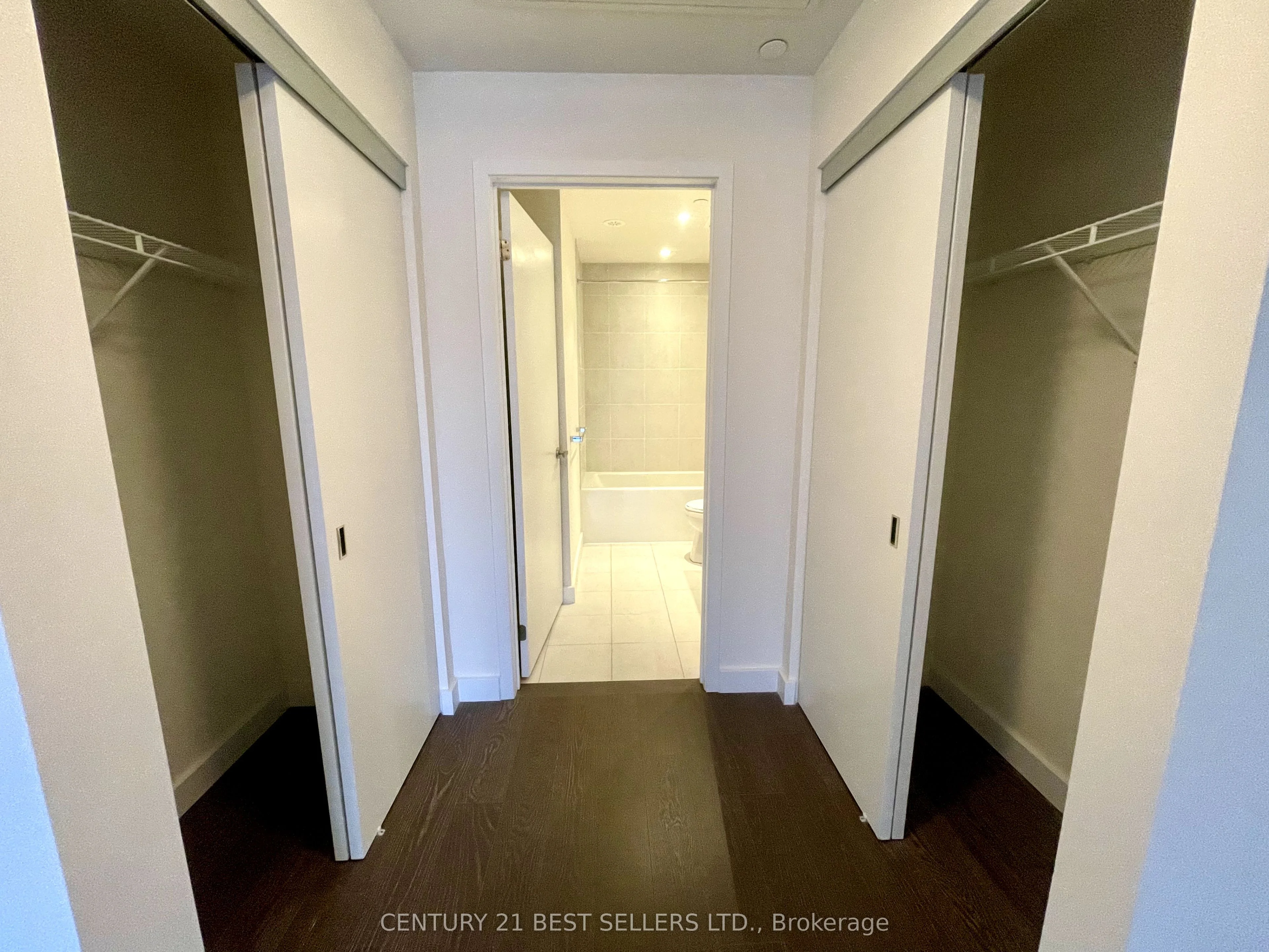 5025 Harvard Road 203, Mississauga, ON L5M 0W6