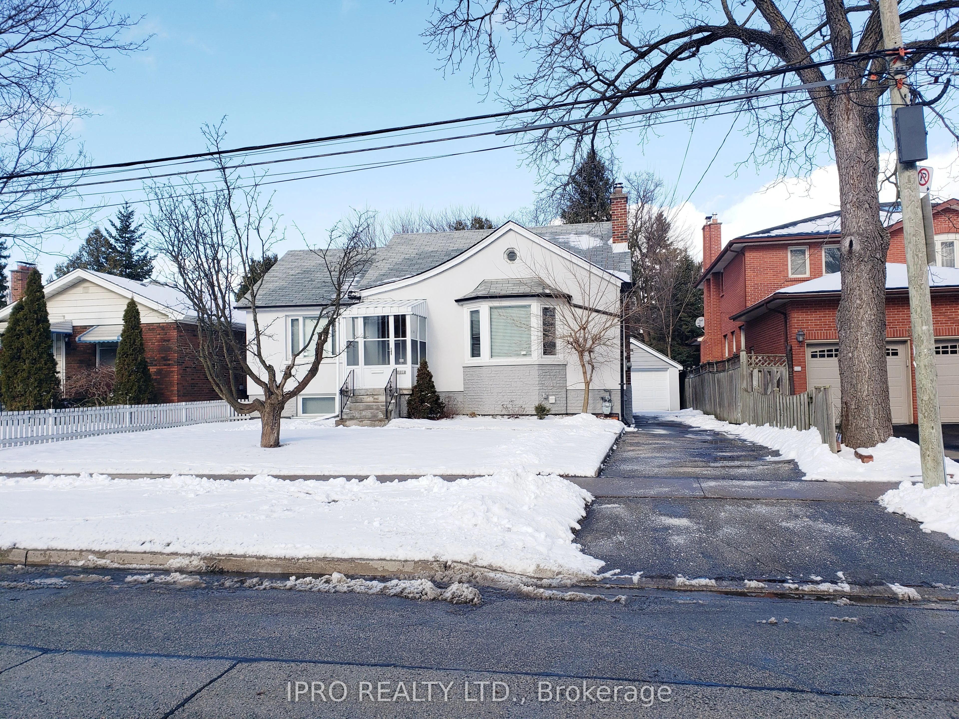 214 Bering Avenue, Toronto W08, On M8z 3a3