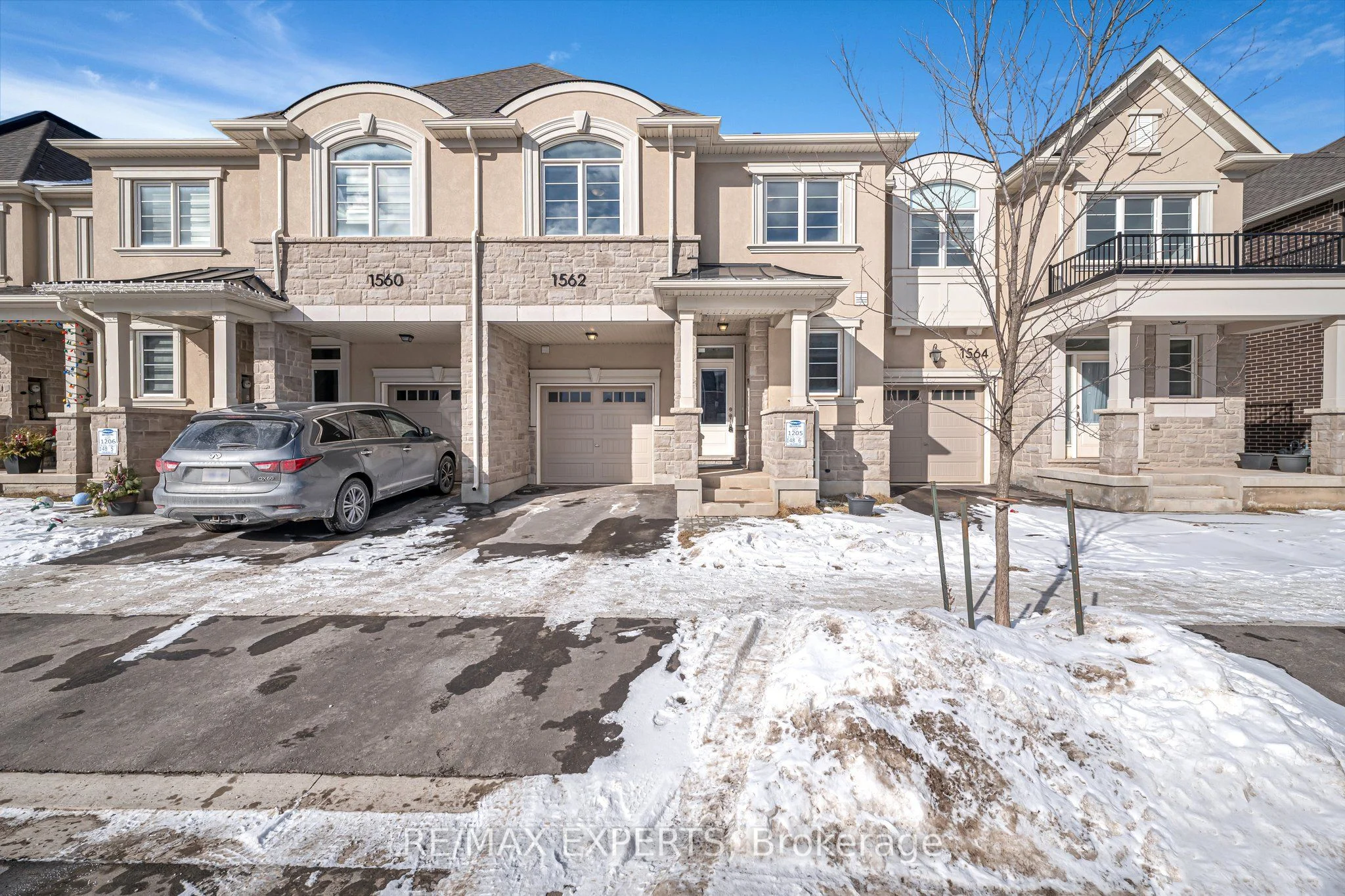 Att/Row/Townhouse in Milton