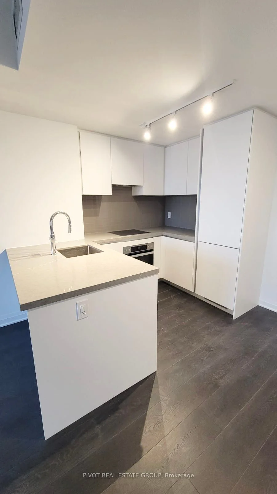 #1103 4023 The Exchange, Mississauga, On, L5b 0n4