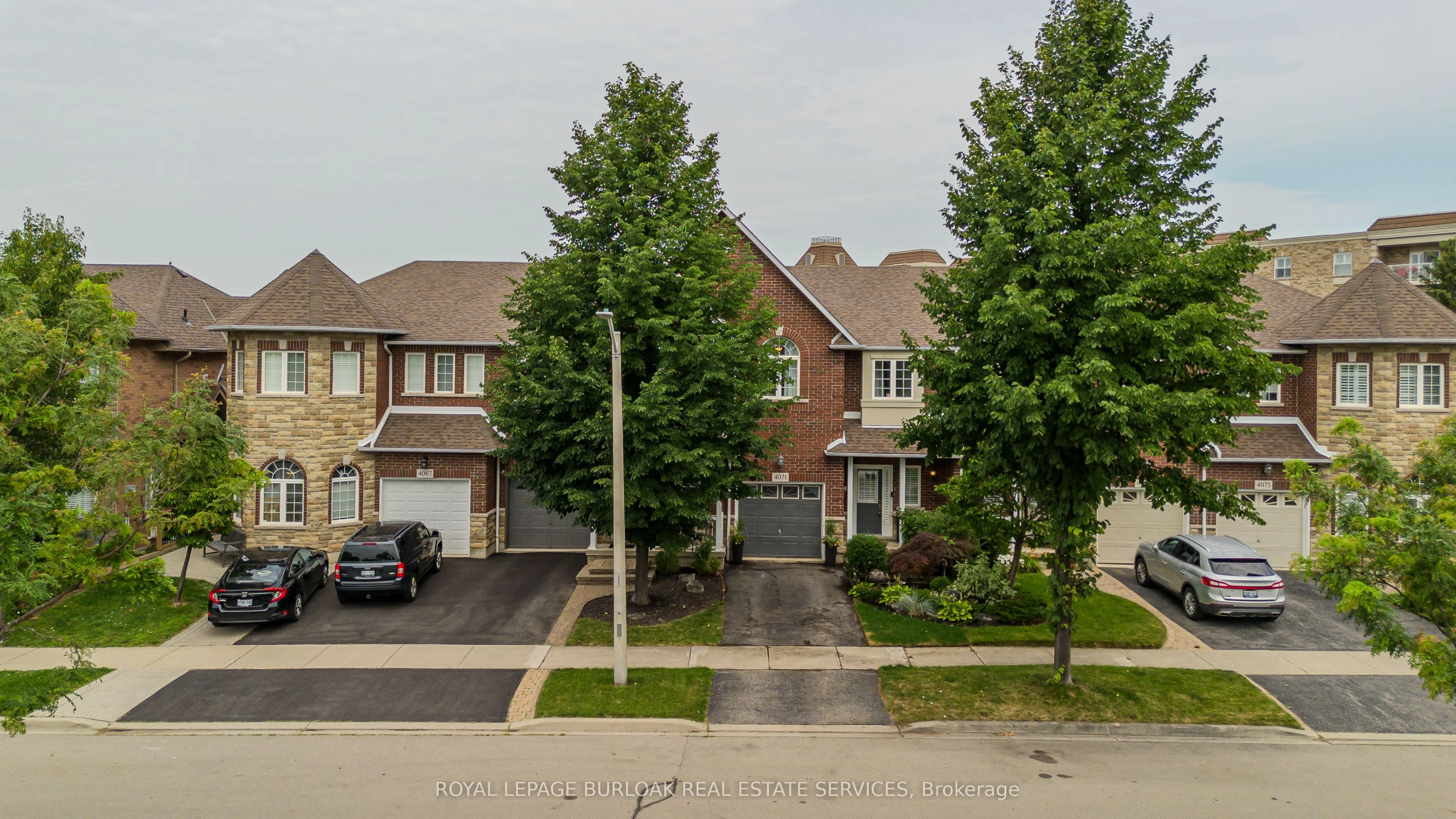 Att/Row/Townhouse in Burlington