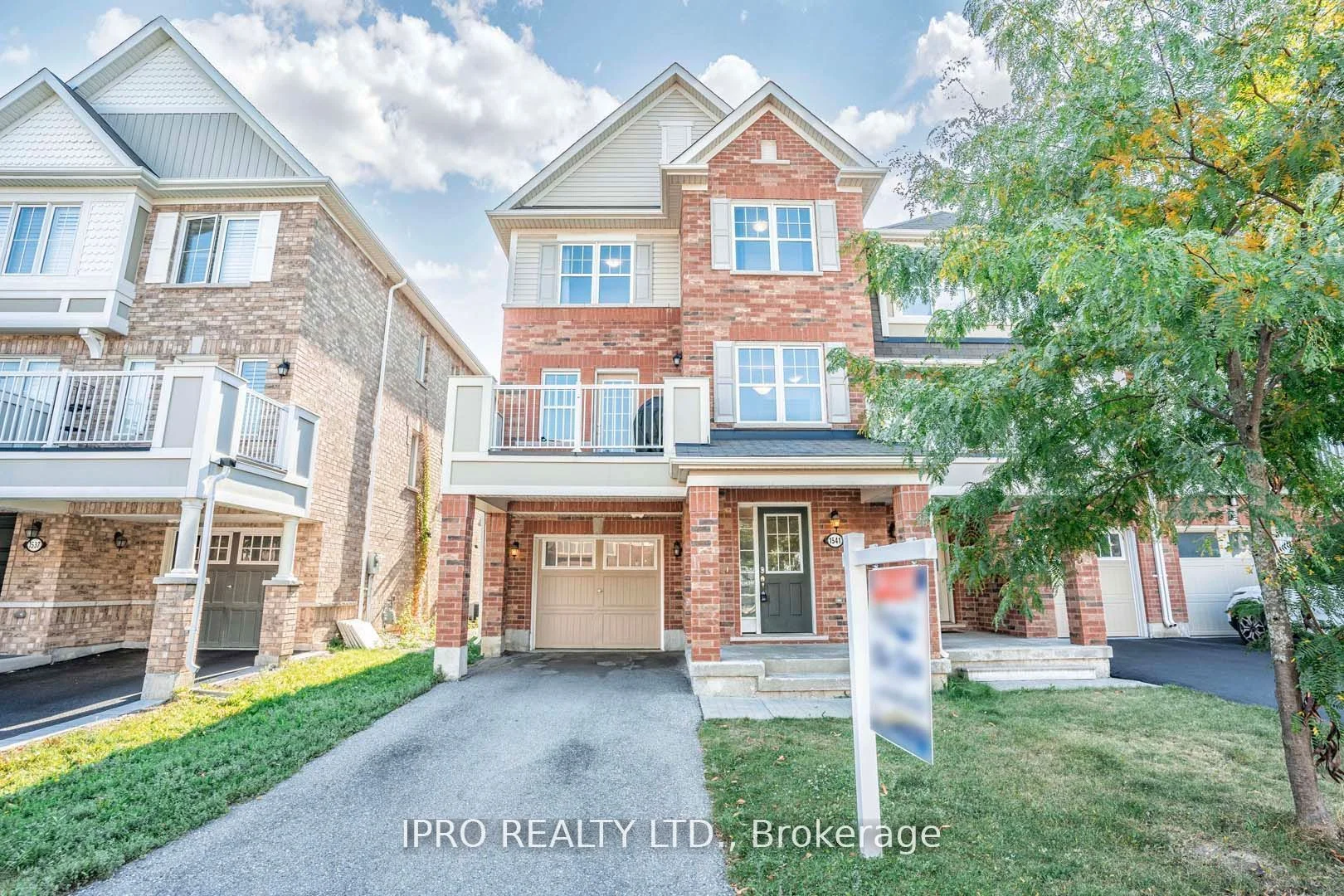 Att/Row/Townhouse in Milton