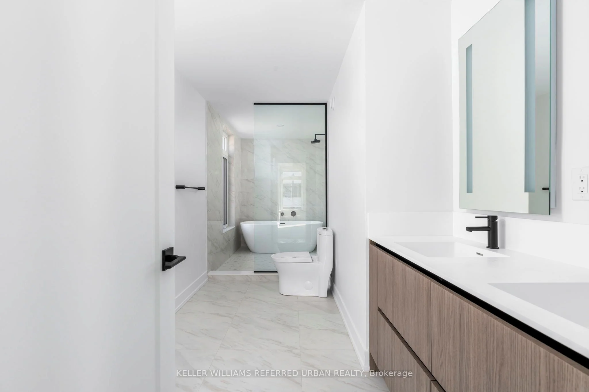 15 Lou Parsons Way 20, Mississauga, ON L5H 2P5