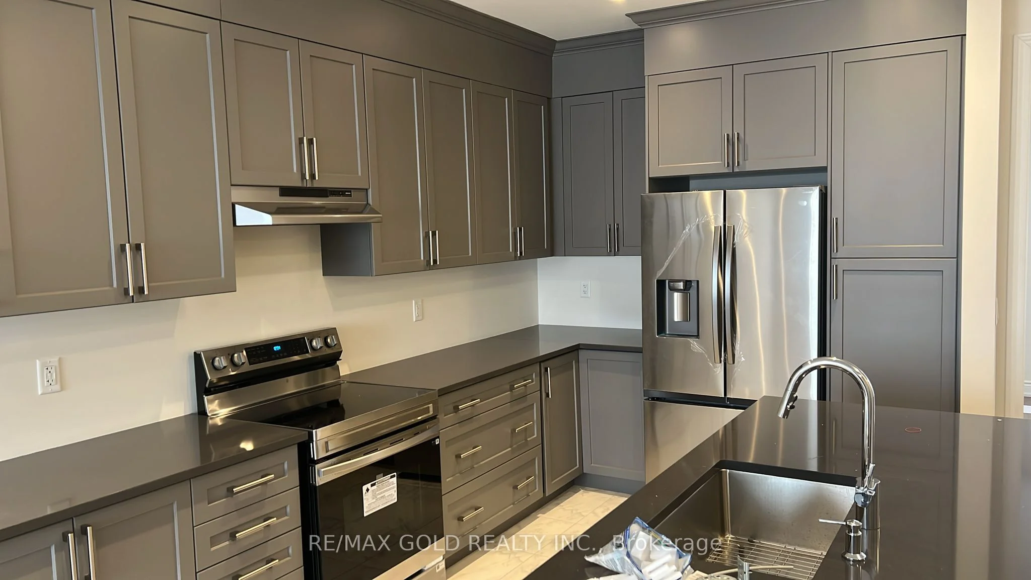 Att/Row/Townhouse in Oakville