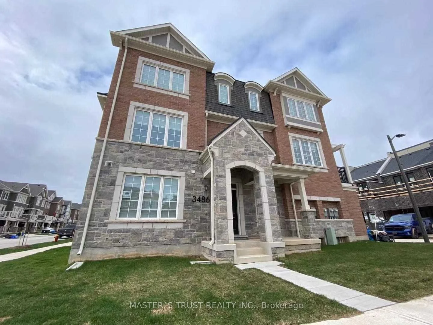 Att/Row/Townhouse in Oakville