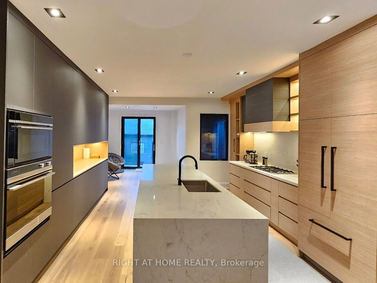 133 Yarmouth Road, Toronto W02, On M6g 1x3