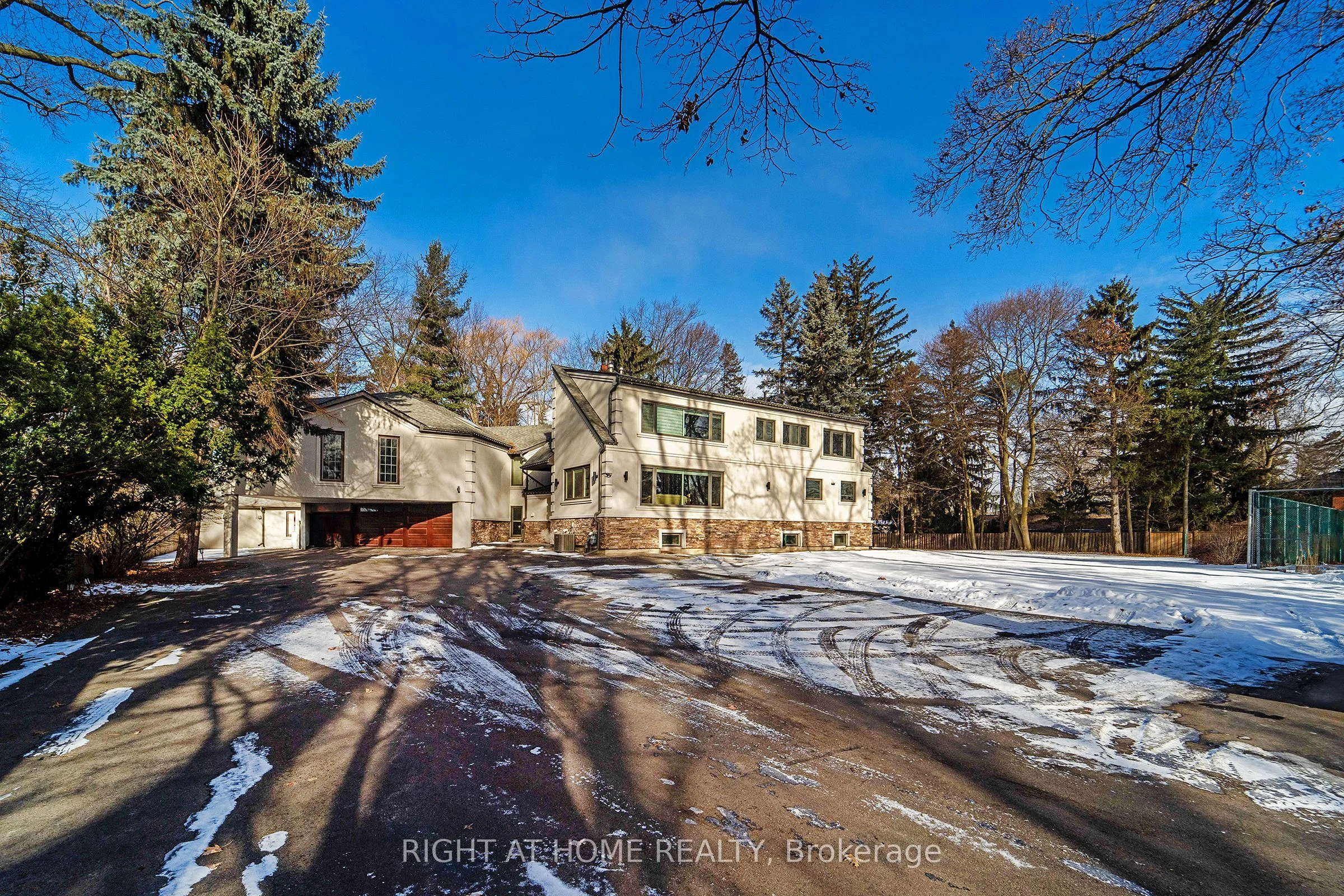1525 Mississauga Road, Mississauga, On L5h 2j7