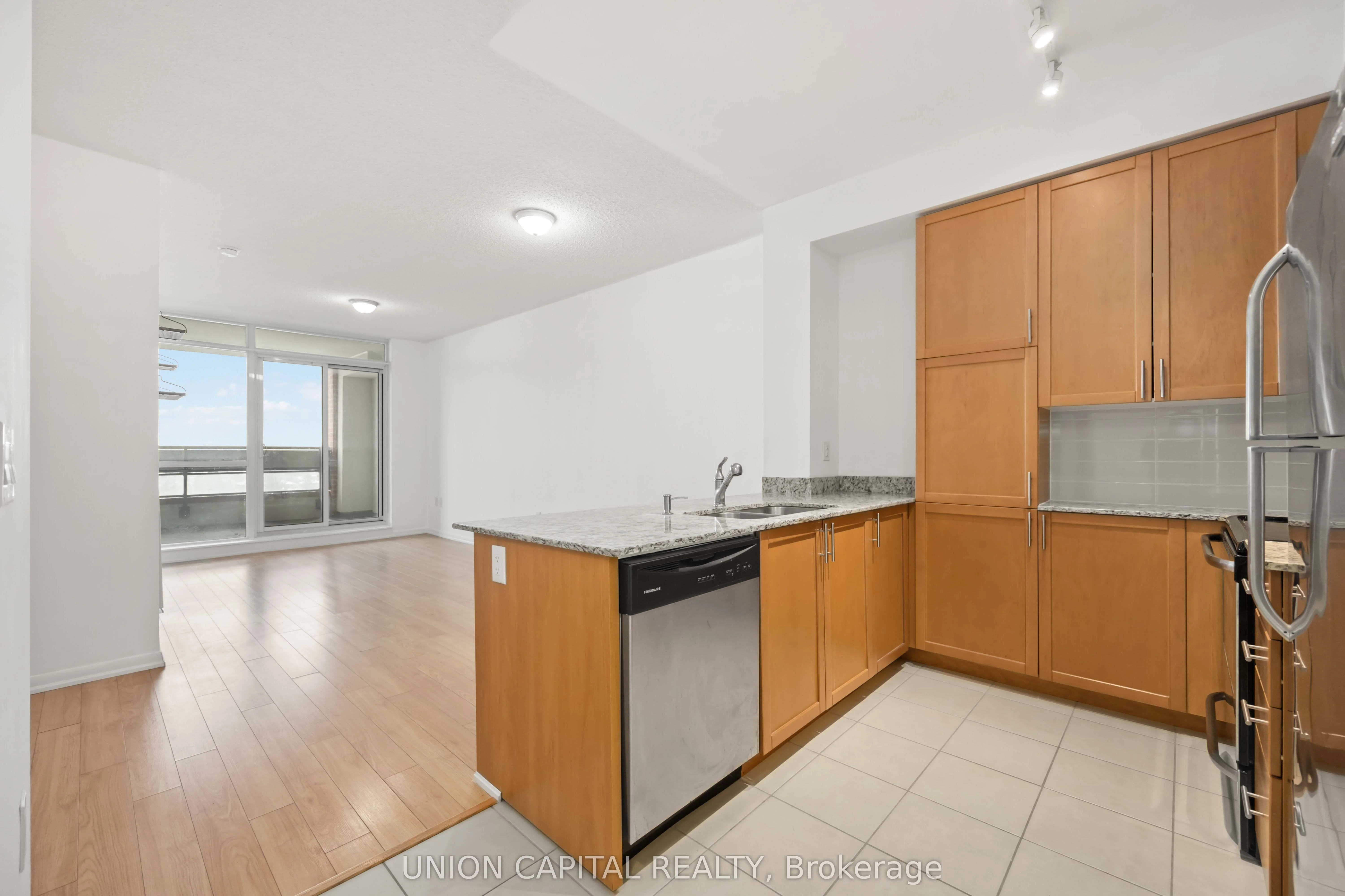 800 Lawrence Avenue W 613, Toronto W04, On M6a 0b1