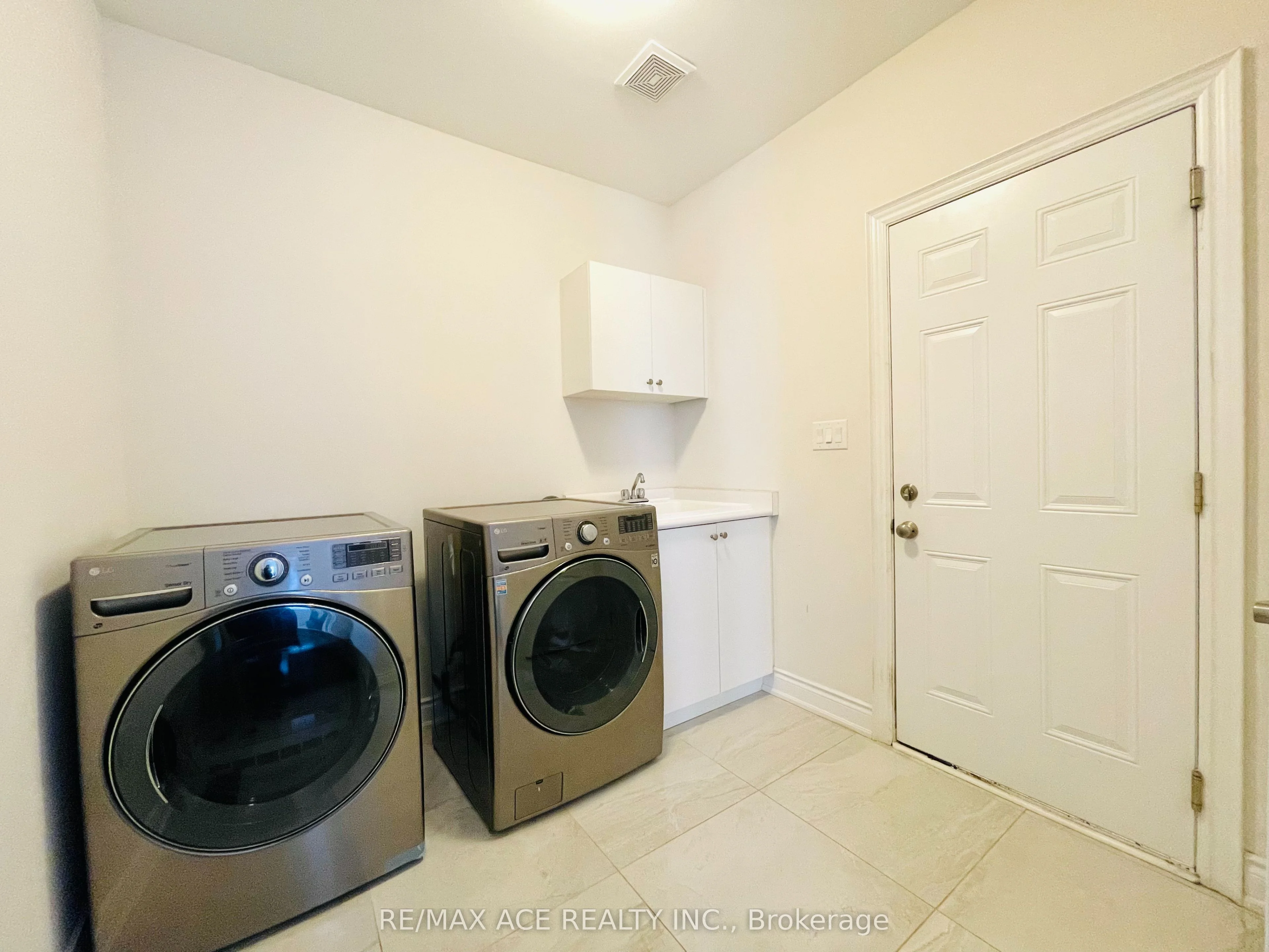 3079 Streamwood Pass Whole, Oakville, ON L6H 0S8