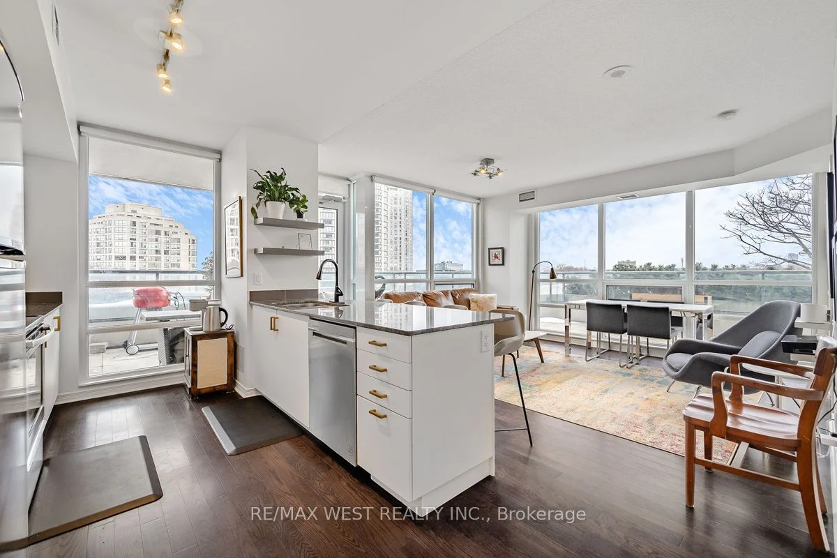 2240 Lake Shore Boulevard W 402, Toronto W06, On M8v 0b1