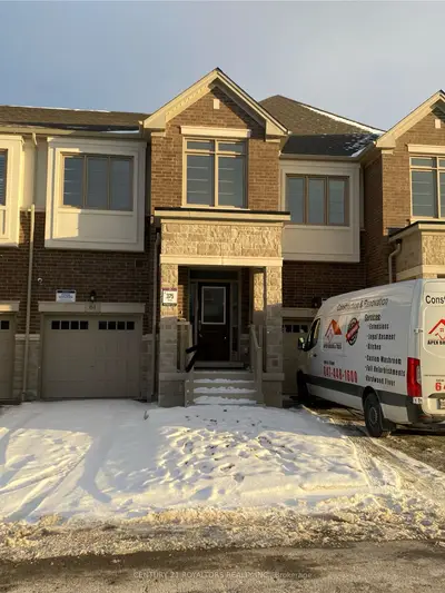 Att/Row/Townhouse in Brampton