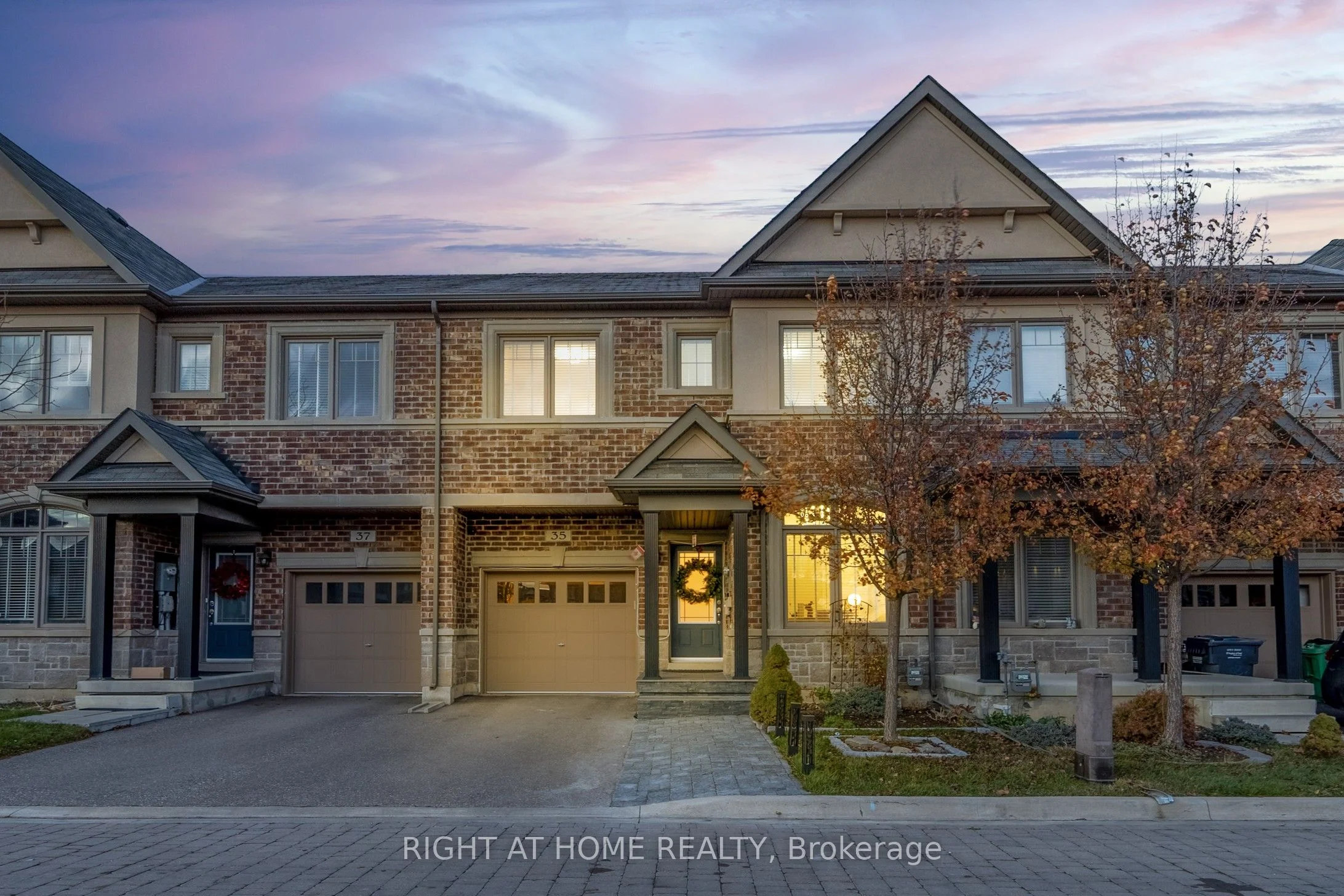 Att/Row/Townhouse in Brampton