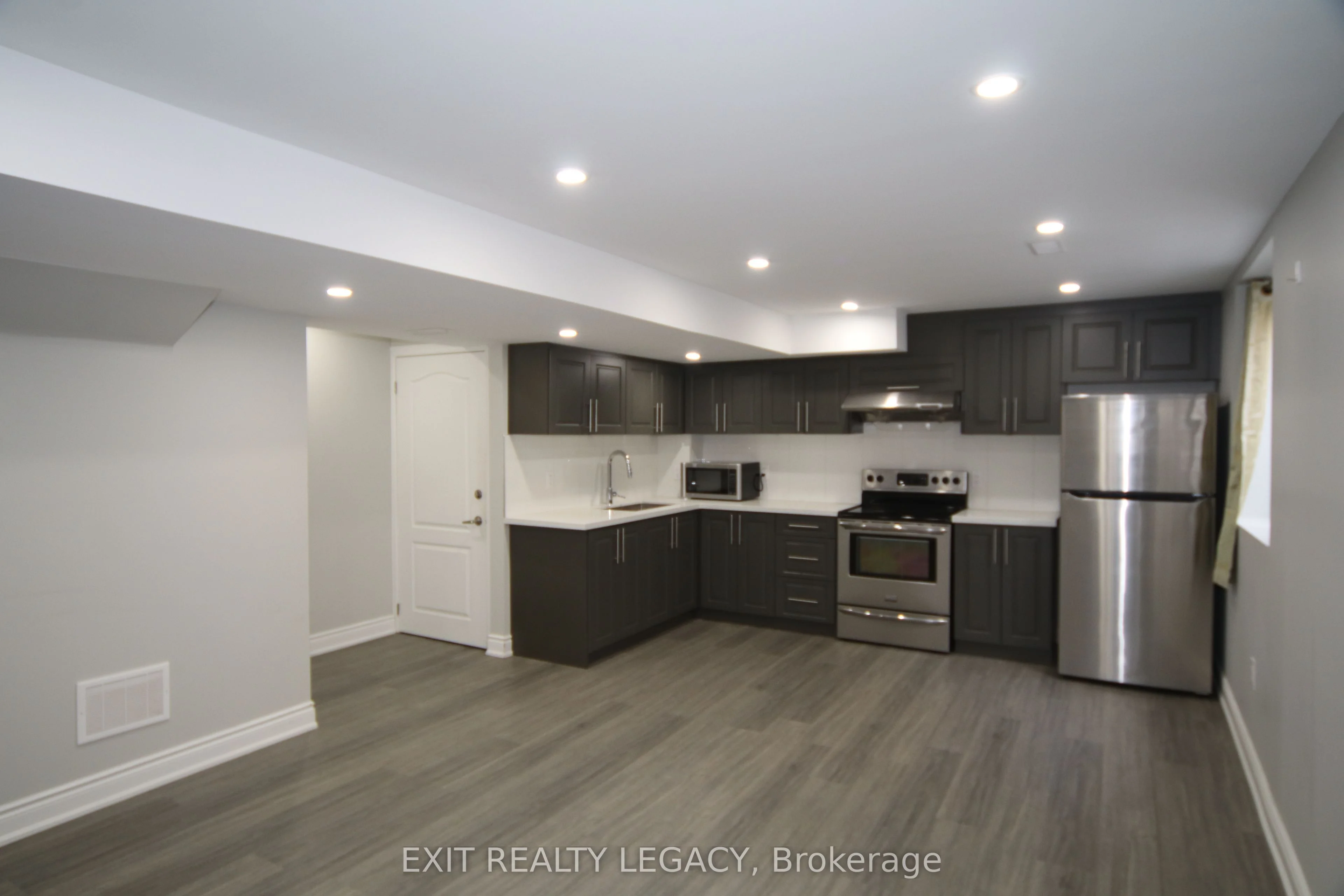 1084 Charminster Crescent, Mississauga, On L5v 1r1