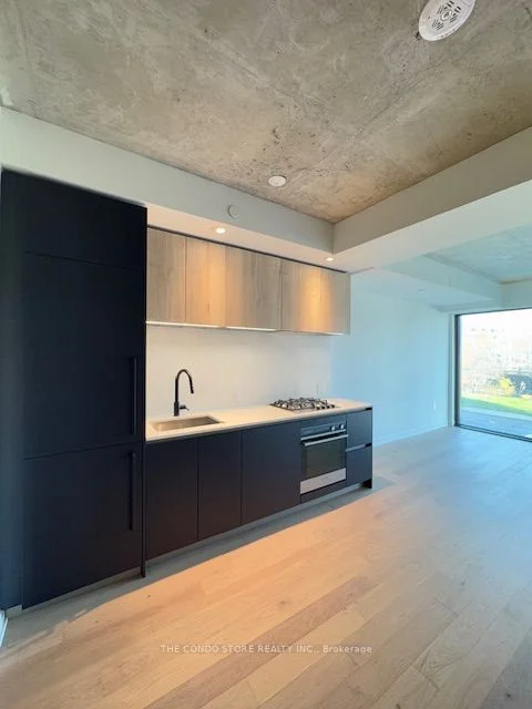2625 Dundas Street W 202, Toronto W02, On M6p 1x9