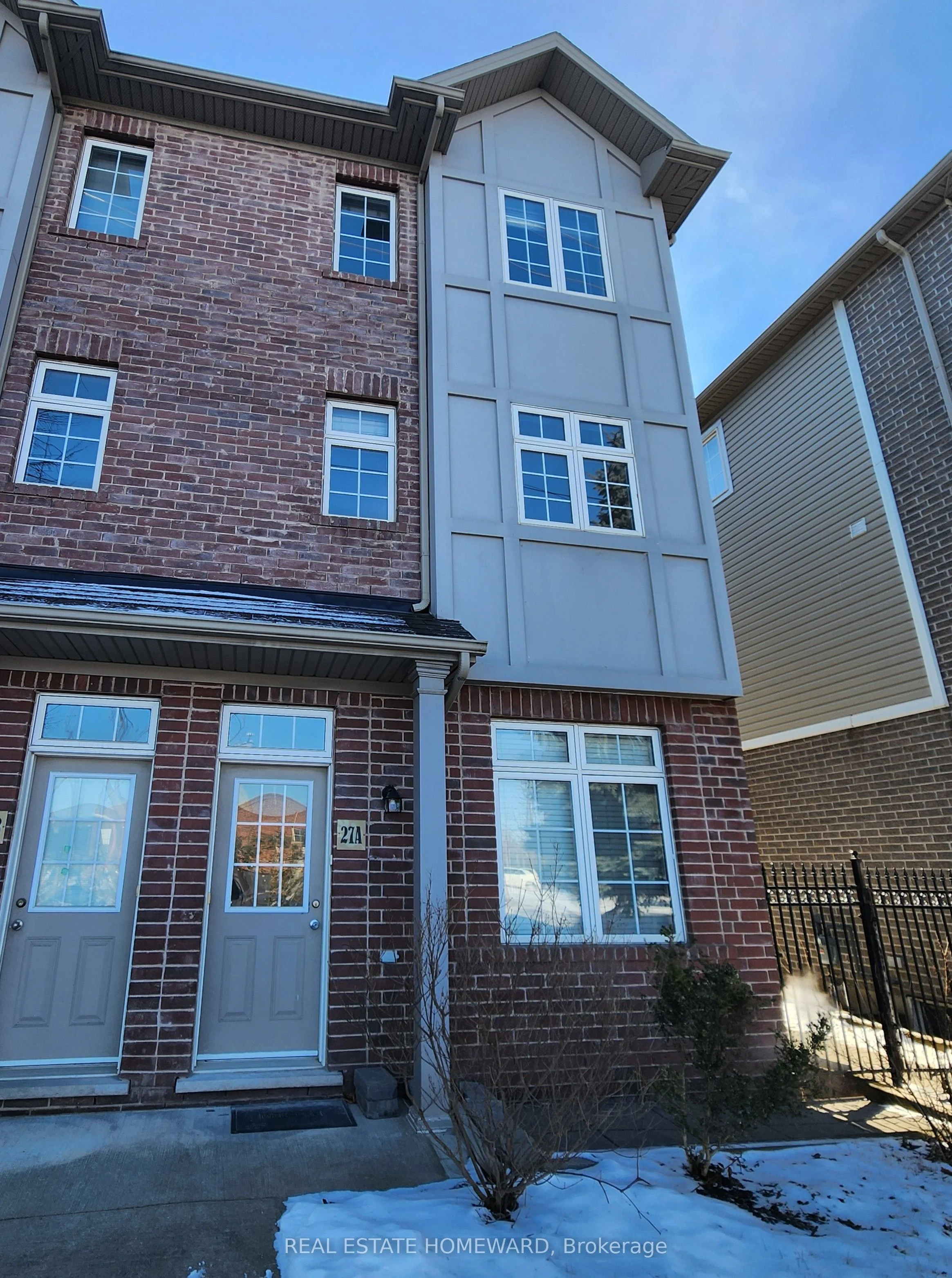 27A Oak Street, Toronto W04, ON M9N 0A4