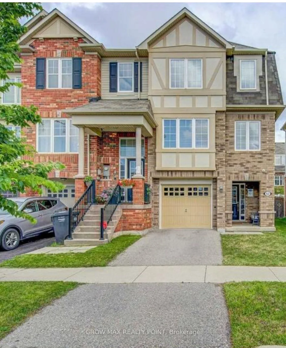 Att/Row/Townhouse in Brampton