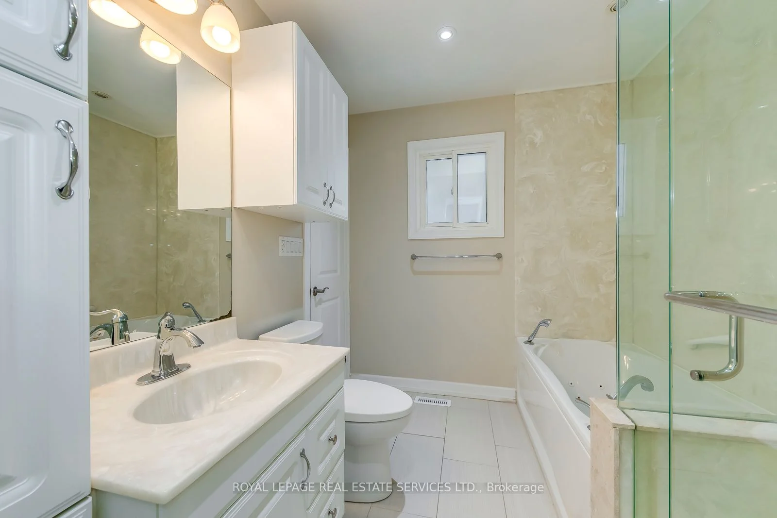 1366 Edgeware Road, Oakville, ON L6H 3C4