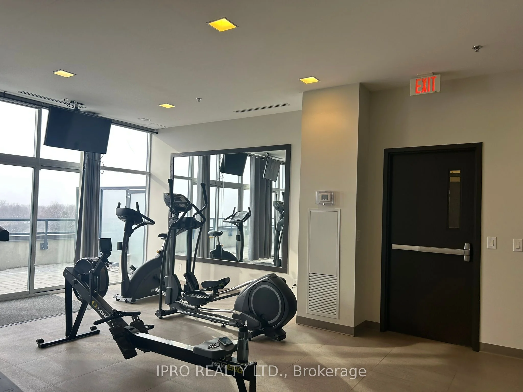 11 Superior Avenue 613, Toronto W06, ON M8V 0A7