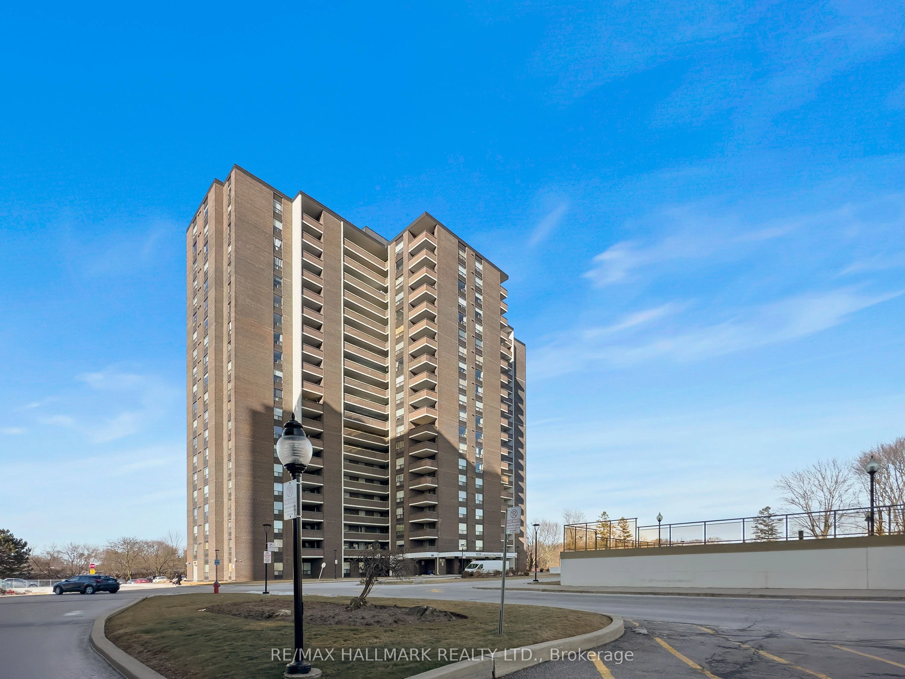 1535 Lakeshore Road E 209, Mississauga, On L5e 3e2