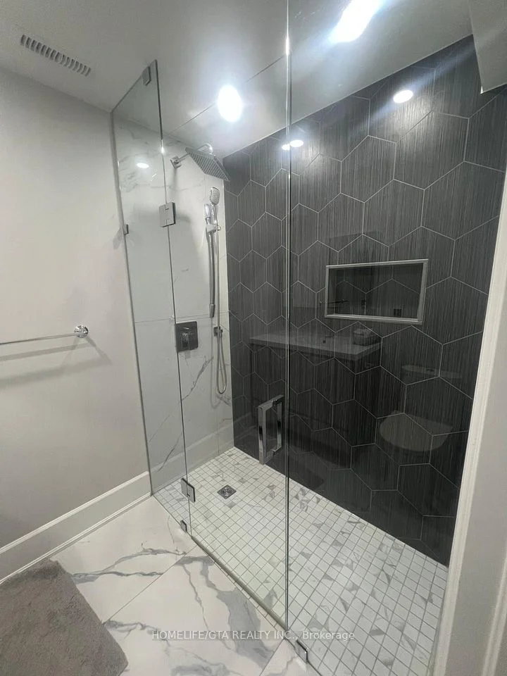 454 Lolita Gardens, Mississauga, ON L5A 2B2