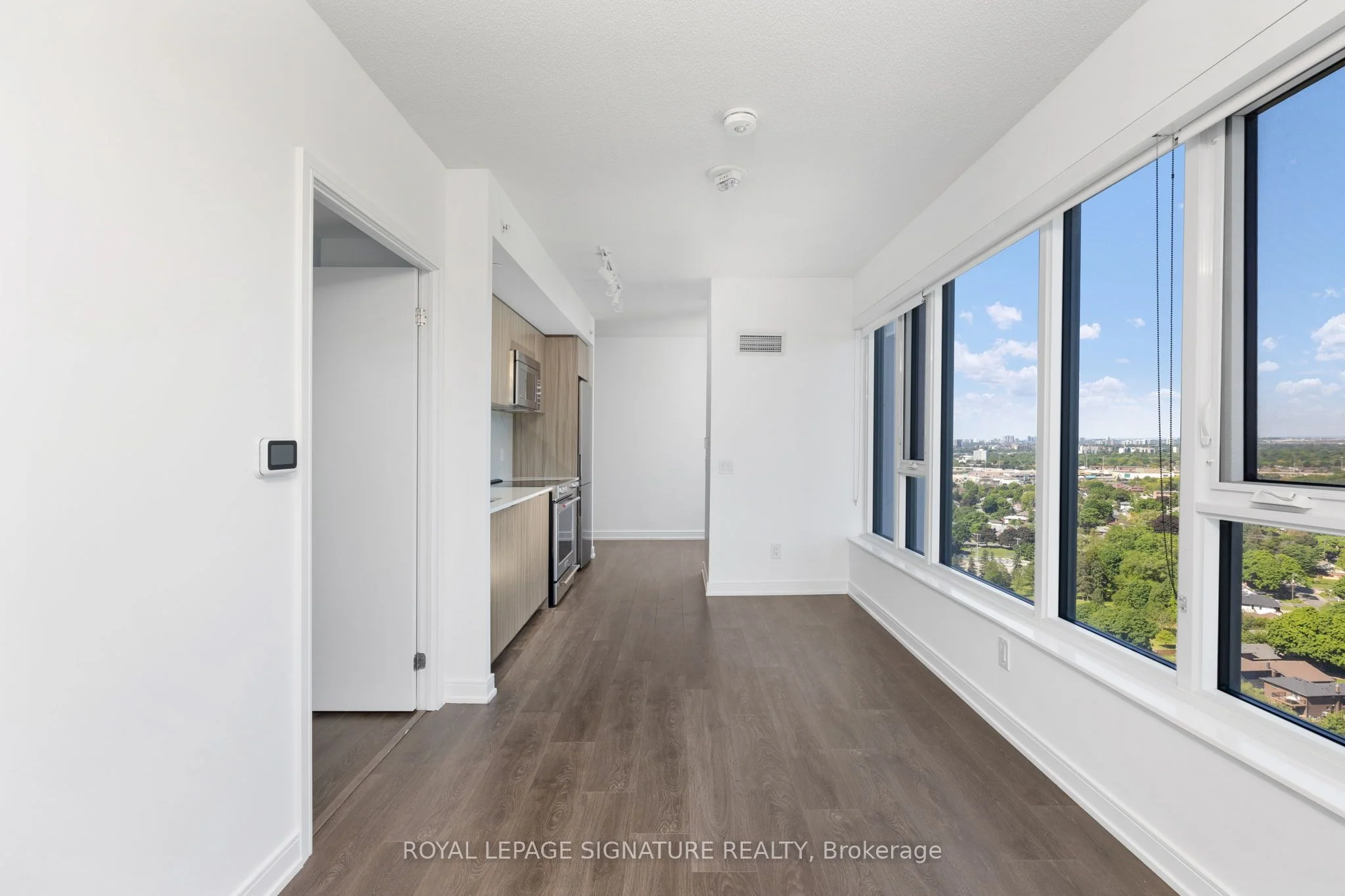 30 Samuel Wood Way 2204, Toronto W08, ON M9B 0C9