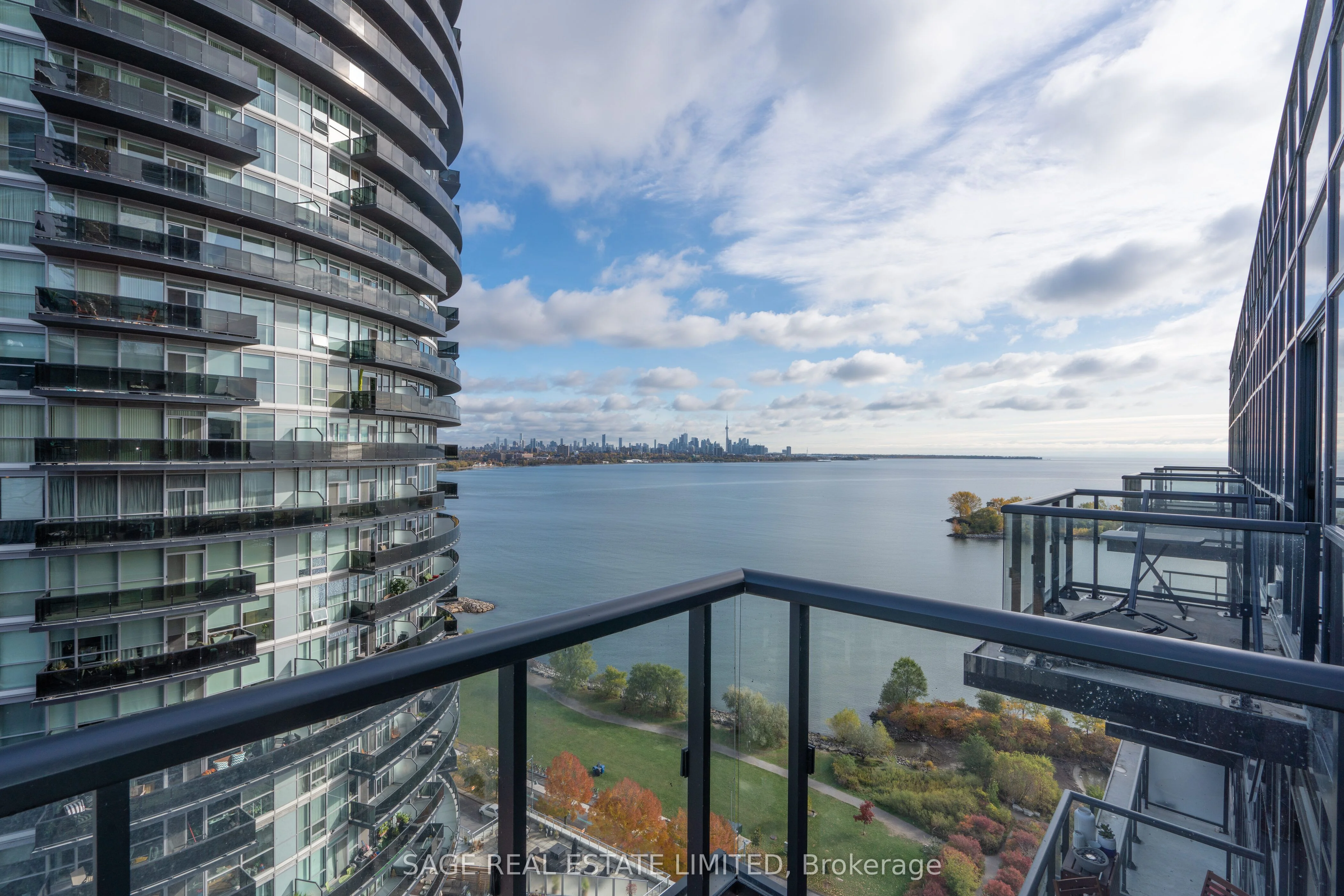 39 Annie Craig Drive Ph11, Toronto W06, On M8v 0c5