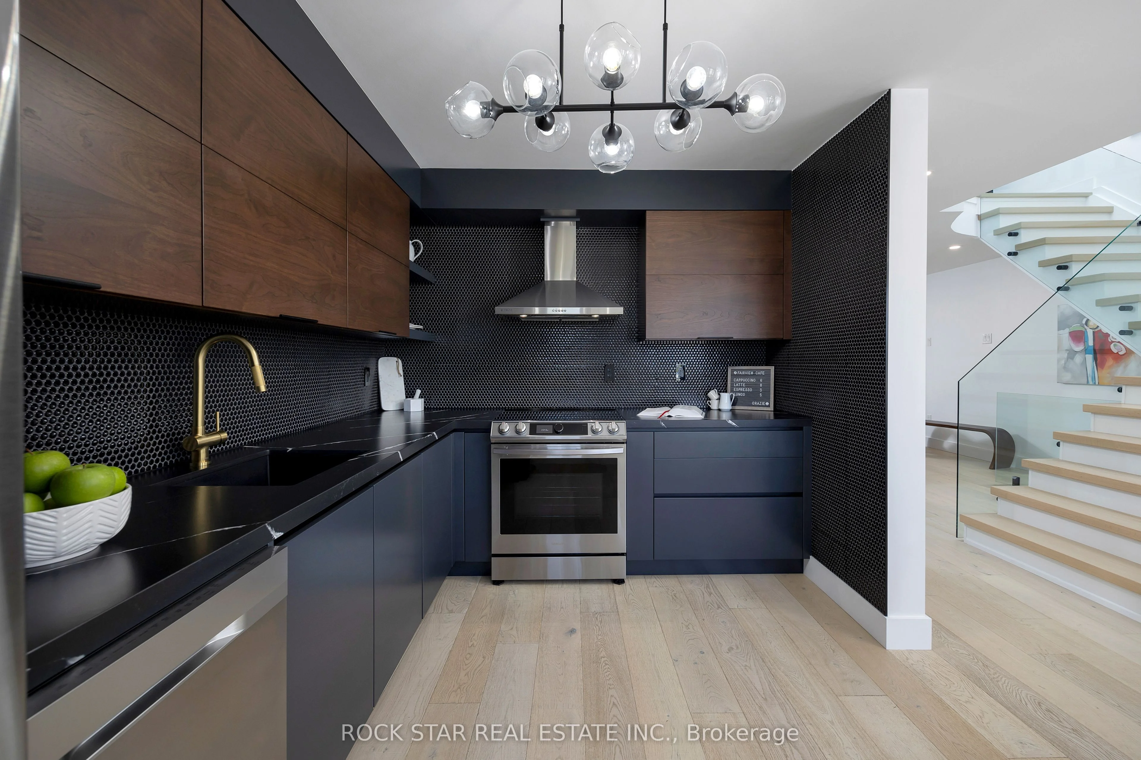 5090 Fairview Street 50, Burlington, On L7l 7h5