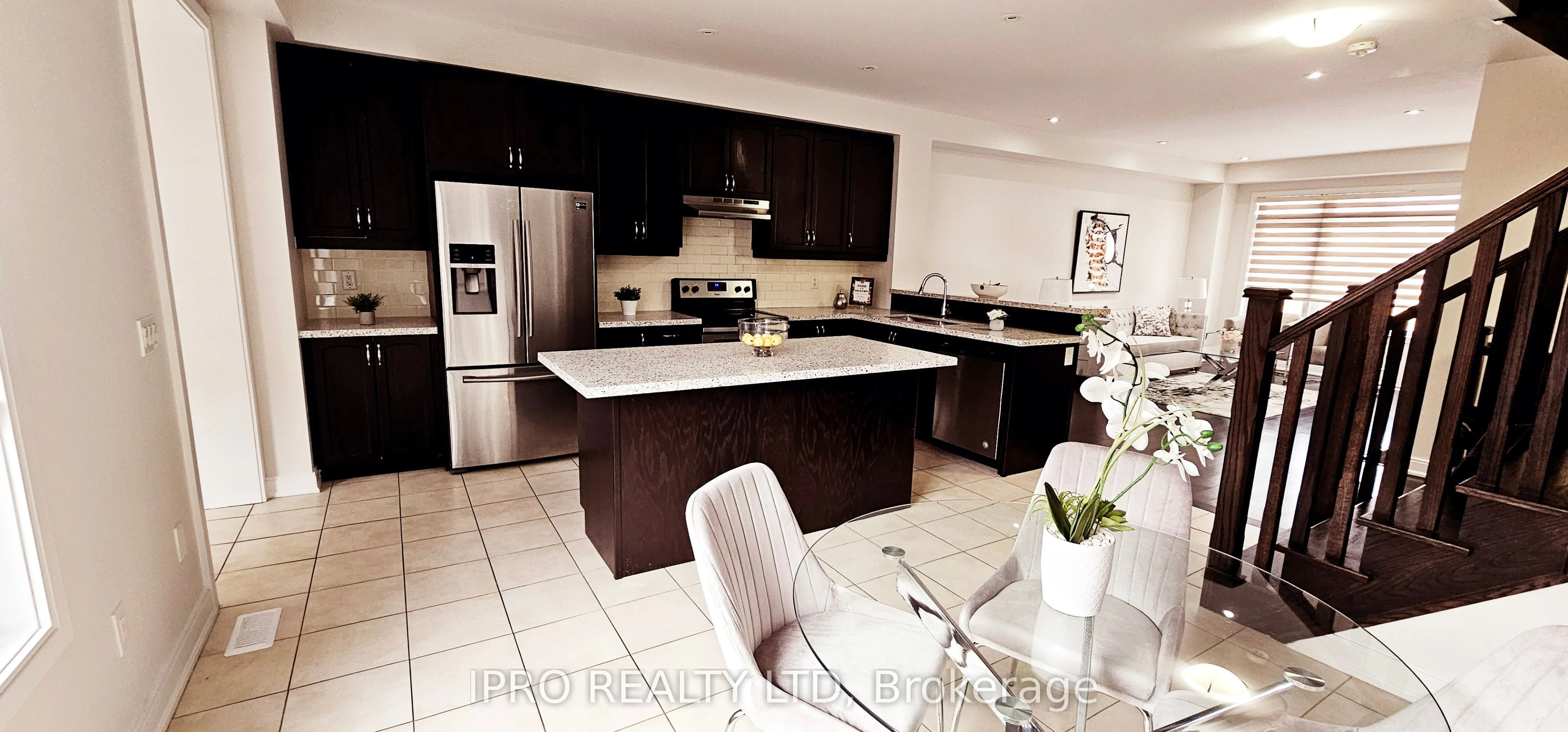 Att/Row/Townhouse in Brampton
