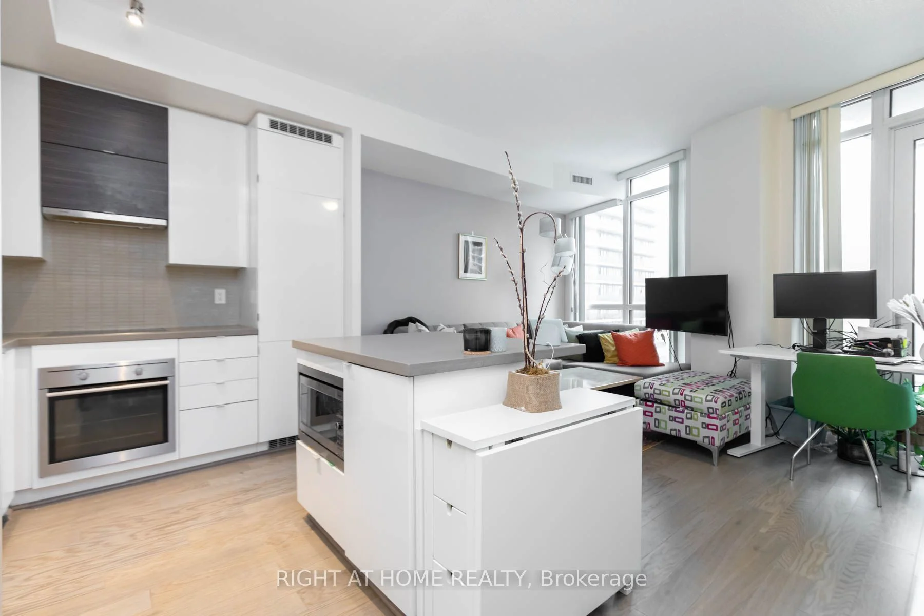 Condo Apartment in Toronto