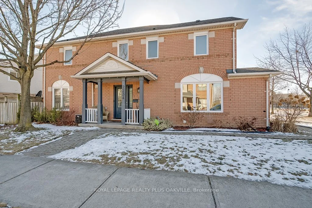 Att/Row/Townhouse in Burlington