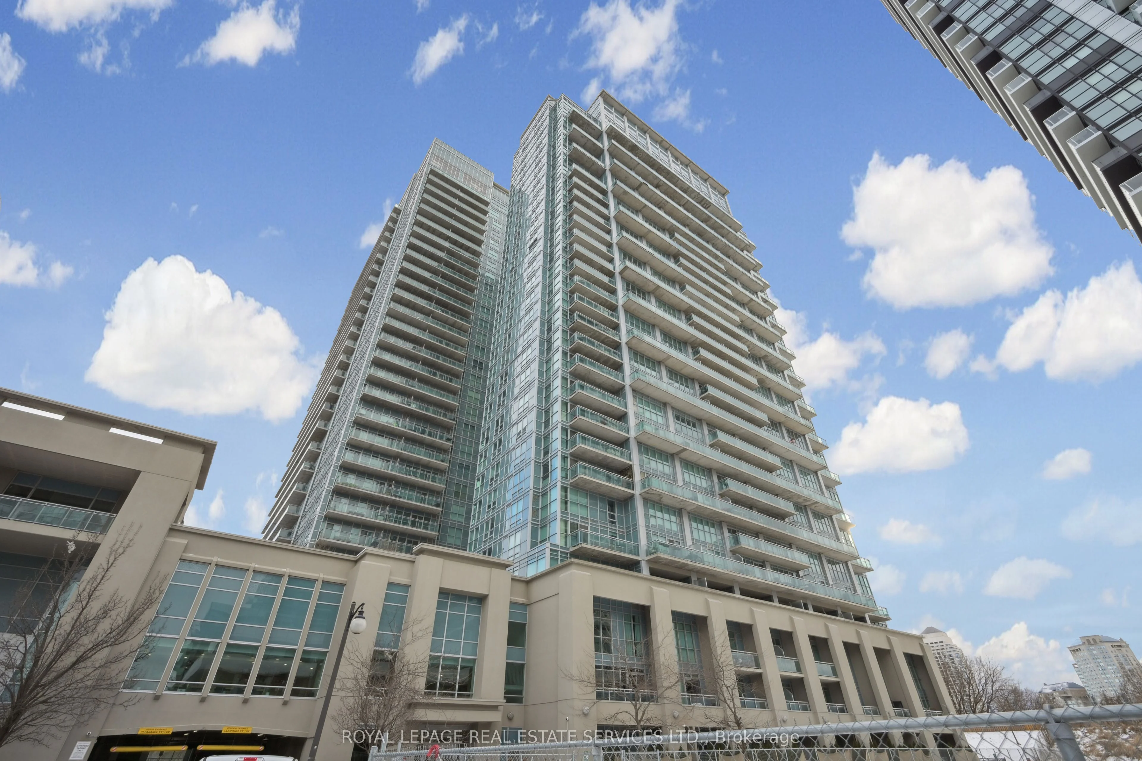 165 Legion Road N 923, Toronto W06, ON M8Y 0B3