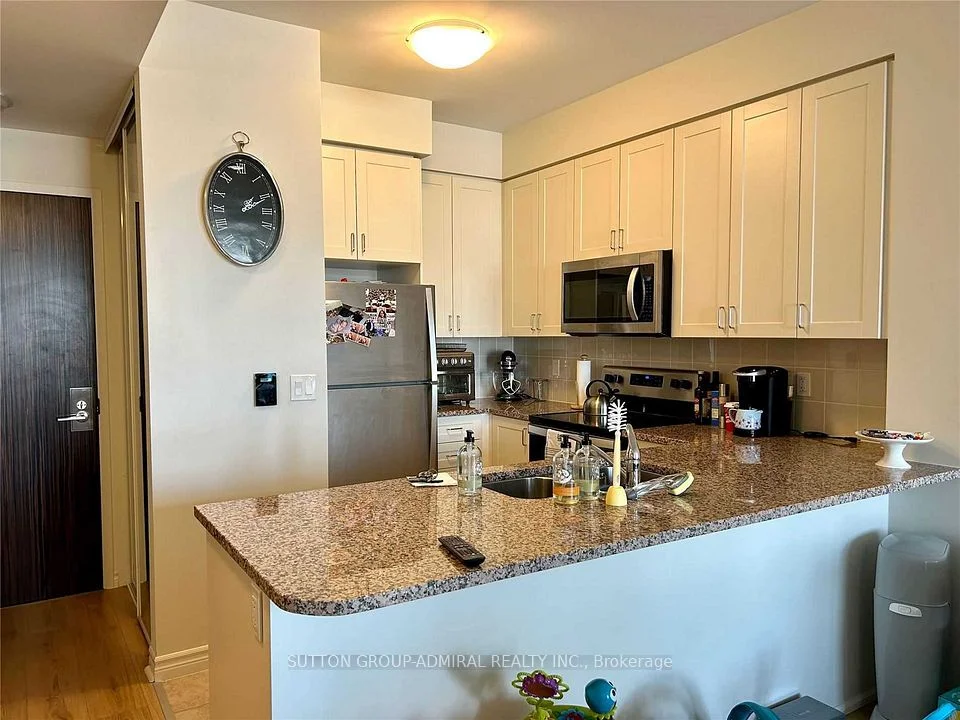 349 Rathburn Road W 218, Mississauga, ON L5B 0G9