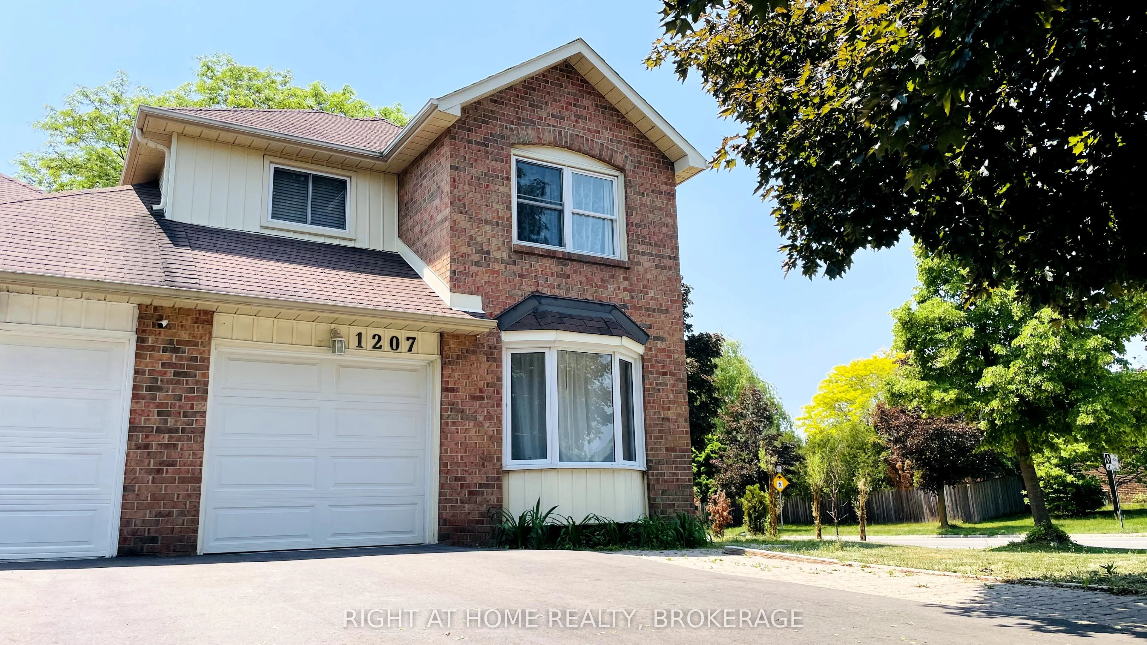 1207 Potters Wheel Crescent, Oakville, On L6m 1j3