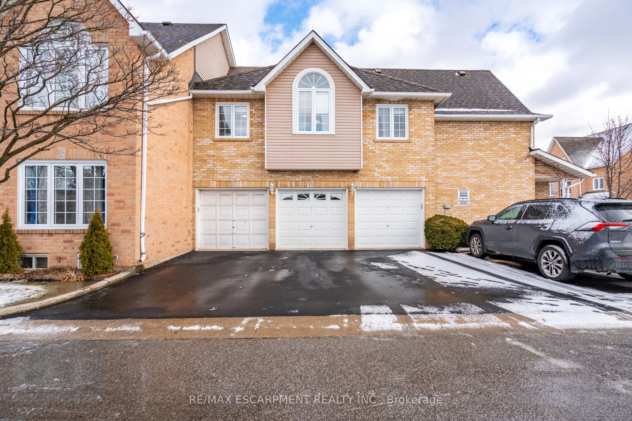 Condo Townhouse in Burlington